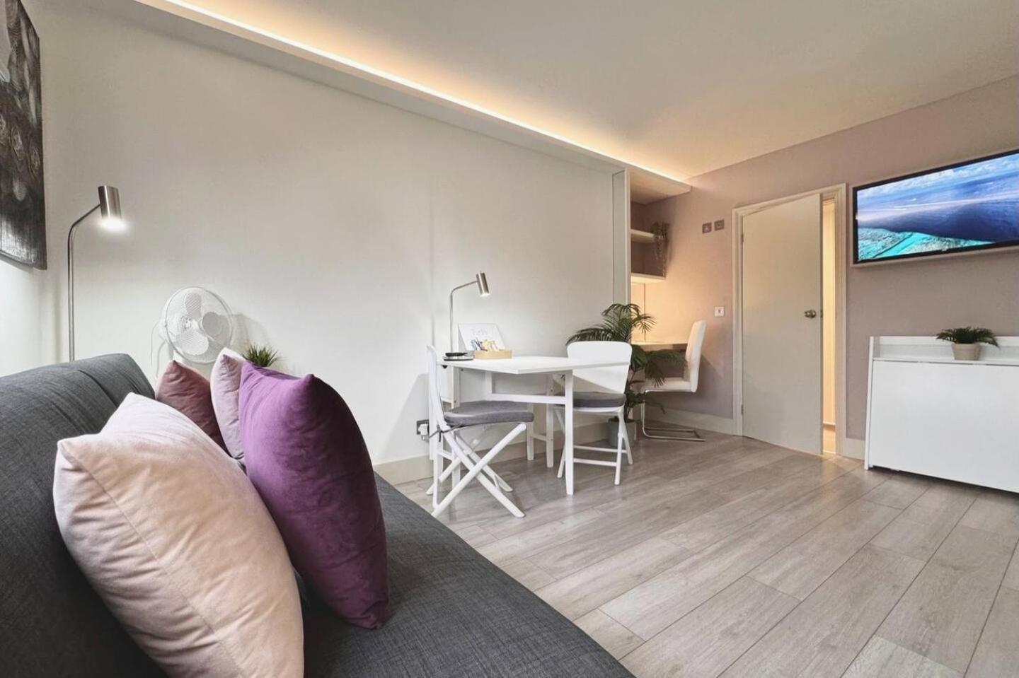 Apt 12 Luxury Living Chic Studio Steps From Beach Μπράιτον Εξωτερικό φωτογραφία
